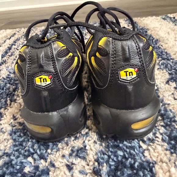 Nine - Picture 4 of 4